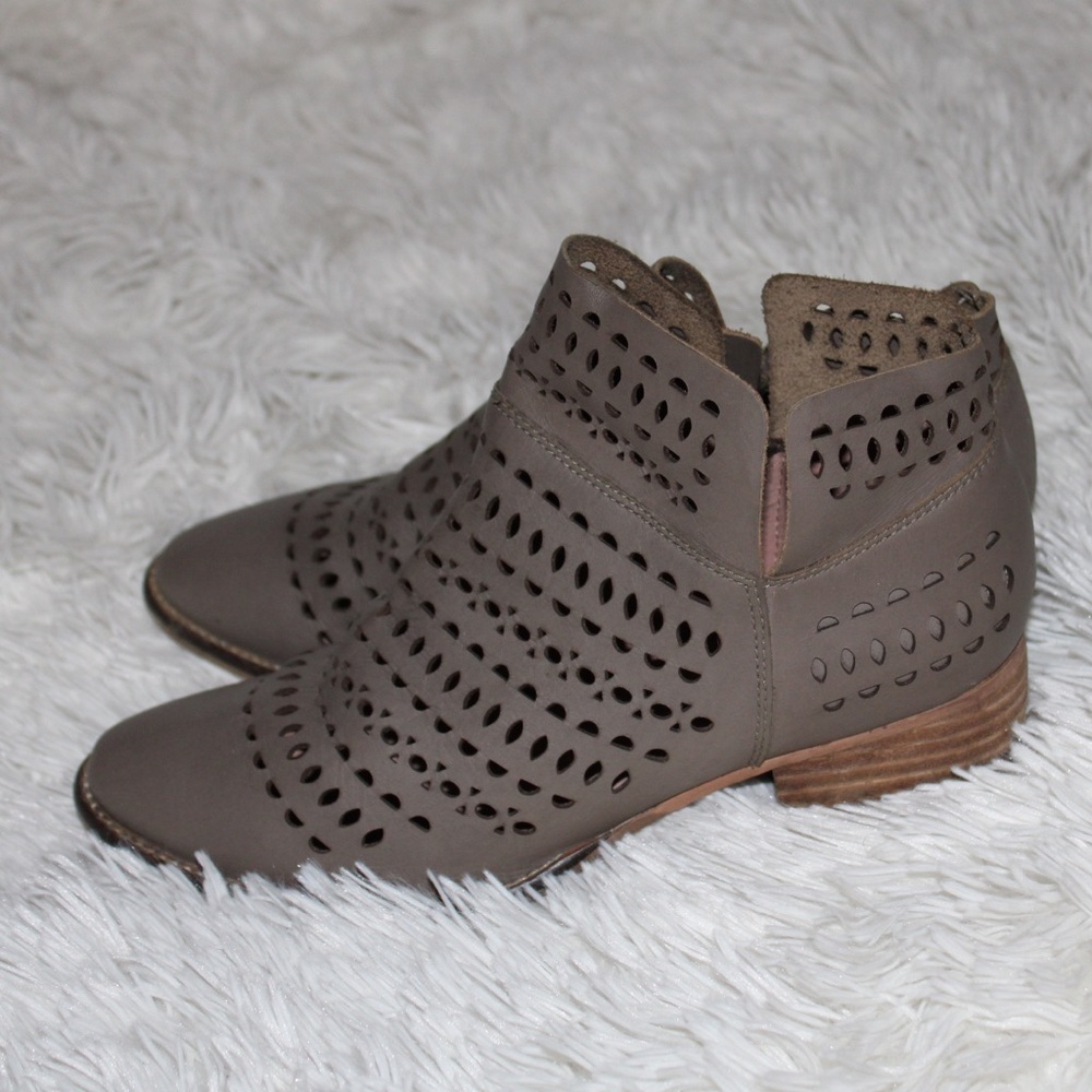 Seychelles Booties - Picture 2 of 7